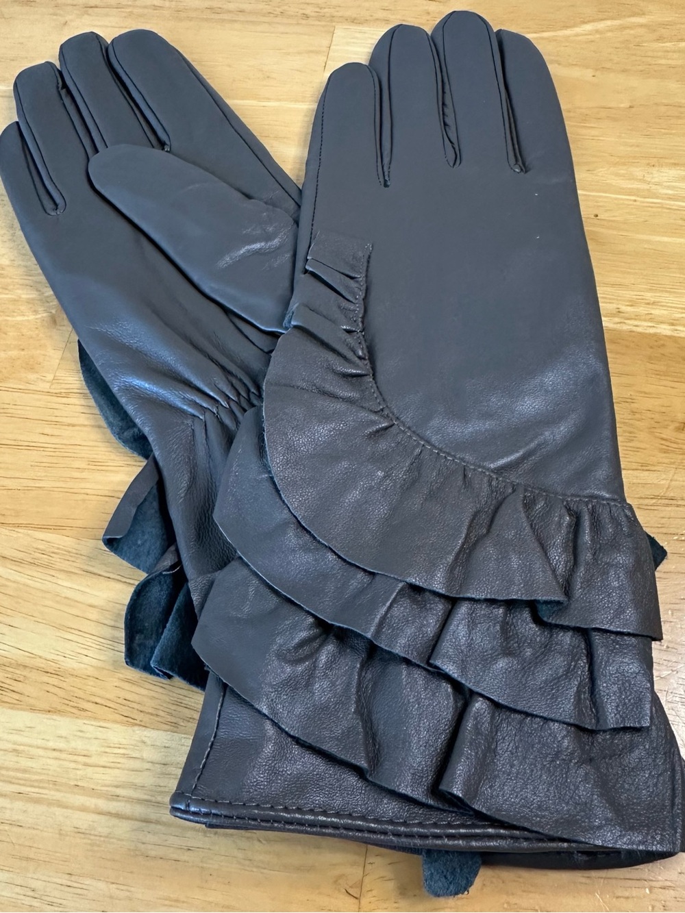 NICCI Ruffled Leather Gloves Size 7.5 - Charcoal Gray Flannel Lined